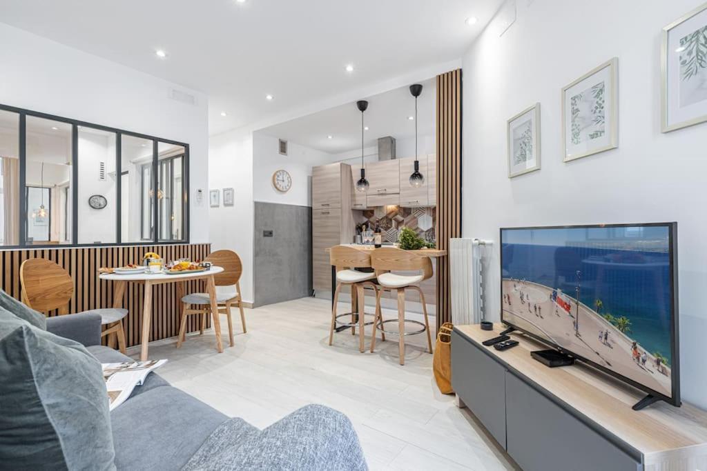 Smolett - Superb Downtown W Ac Apartment