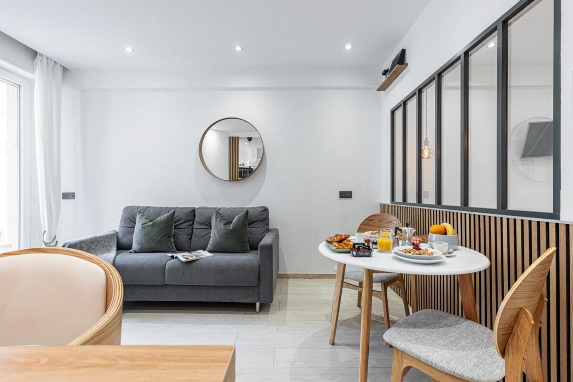 Smolett - Superb Downtown W Ac Apartment