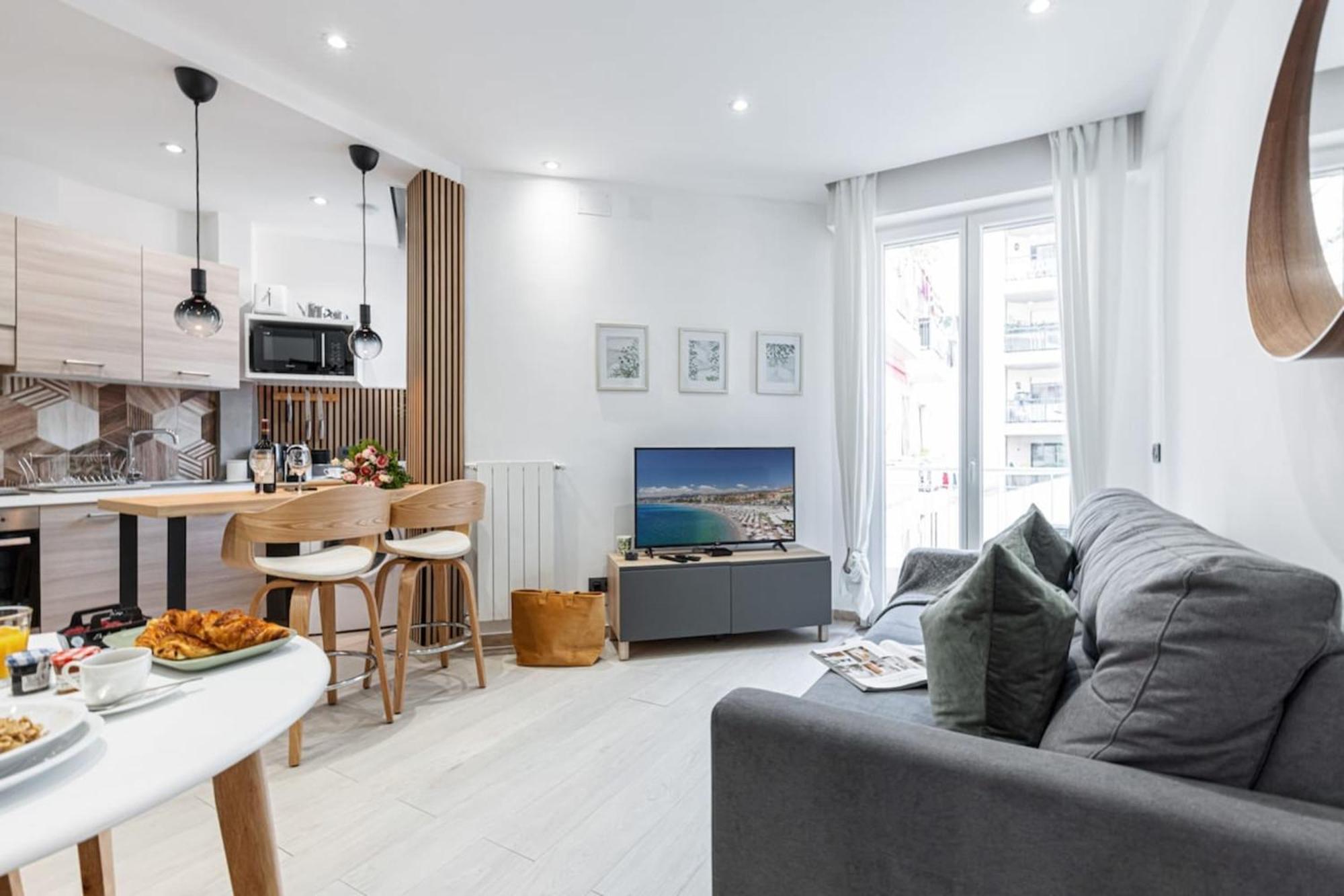 Smolett - Superb Downtown W Ac Apartment