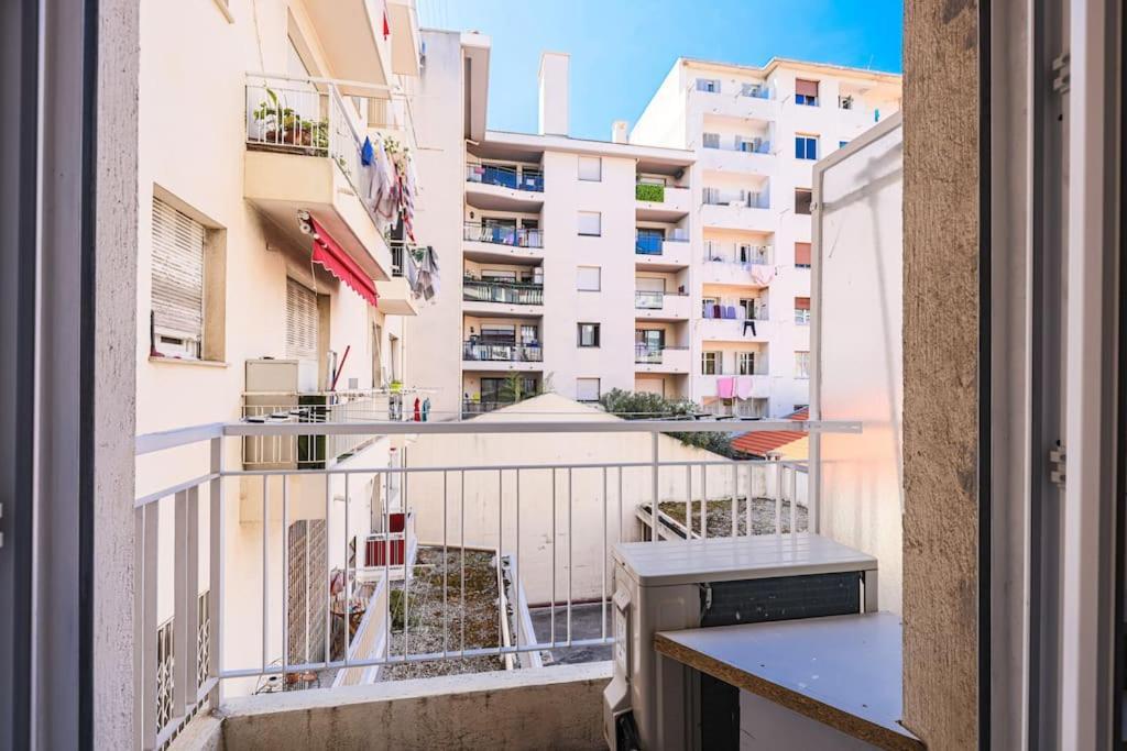 Smolett - Superb Downtown W Ac Apartment