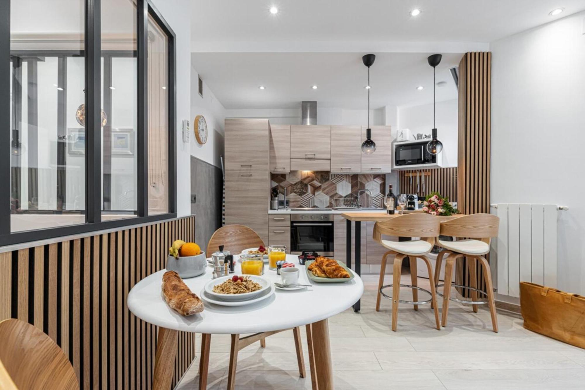 Smolett - Superb Downtown W Ac Apartment